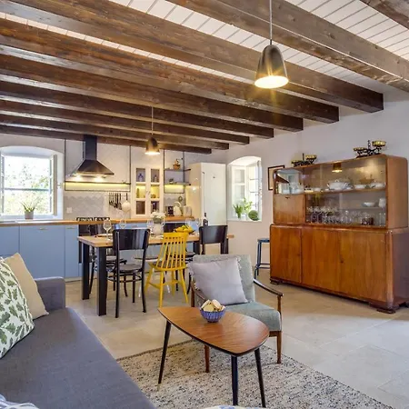 Veli Dvor Vilă Nerezine