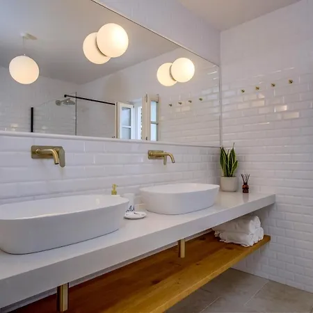 Veli Dvor * Nerezine