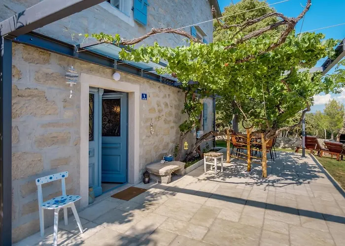 Veli Dvor * Нерезине