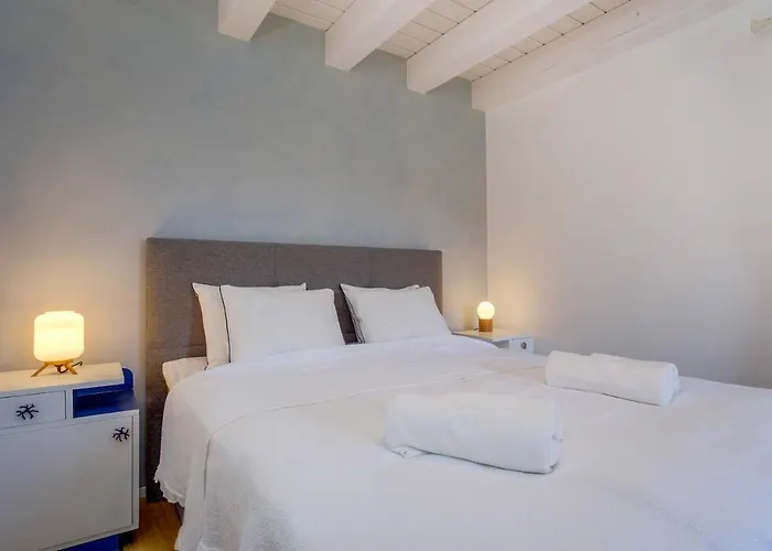 Veli Dvor Нерезине