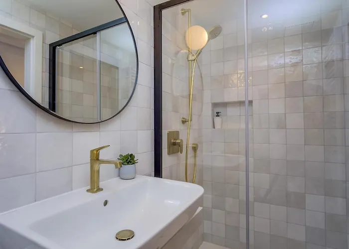 Veli Dvor * Нерезине