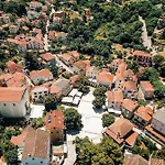 Veli Dvor *